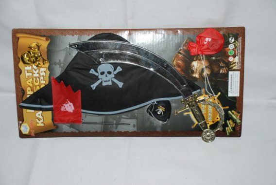 Набор пиратский, материал пластик. В комплекте: флажок, сабля, наглазник, значок с черепом, мешочек с монетками.