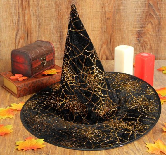 Шляпа Ведьмы черная с паутиной золотистого цвета .